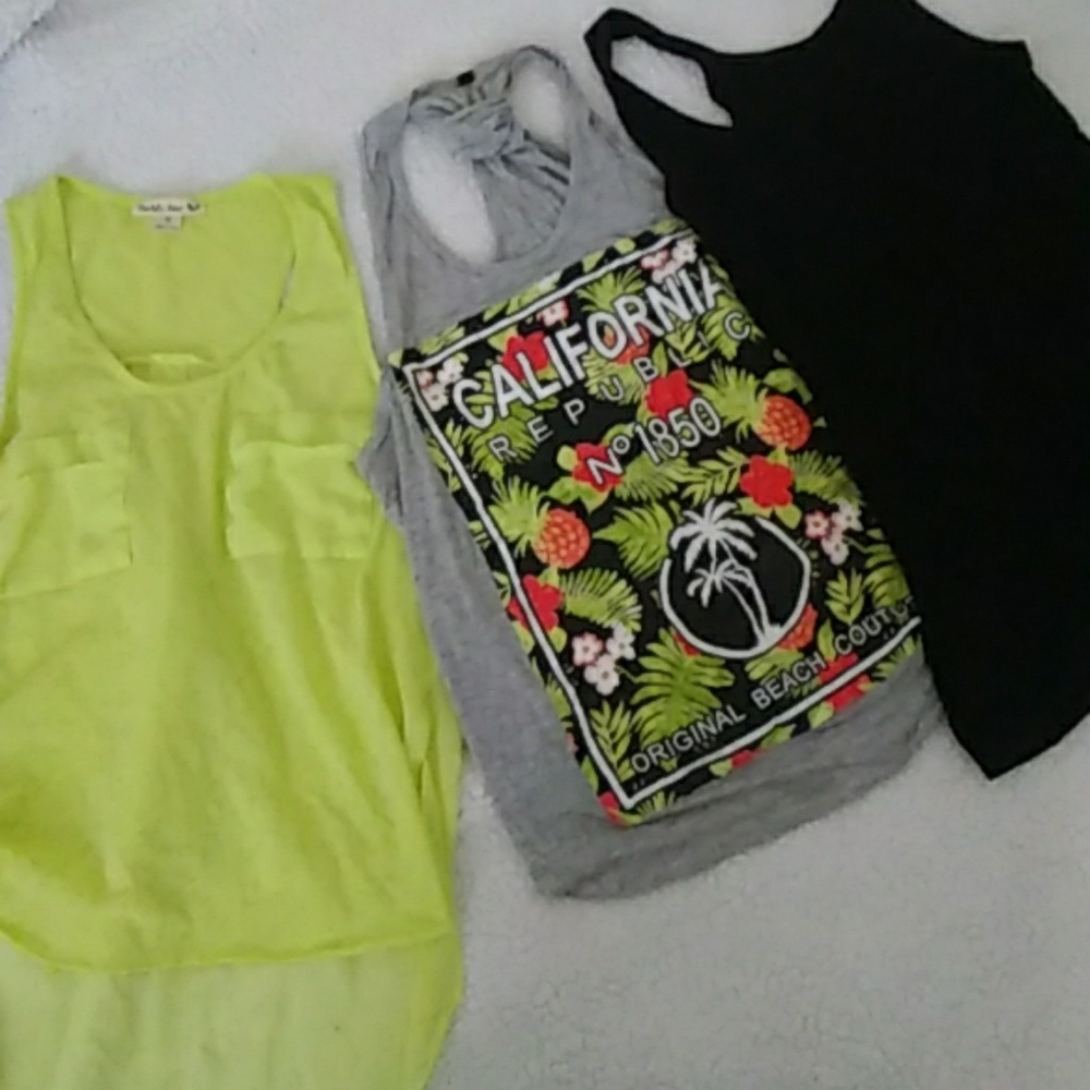 Bundle of 3 tank tops